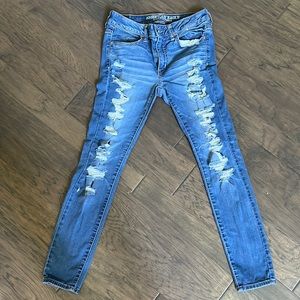 NWOT American eagle size 6 super super stretchy ripped skinny jeans